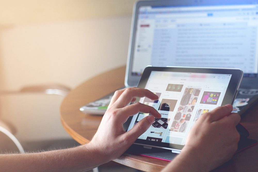 Discover the Best IPad Apps For Sales Reps In The Field - OnSpot Social App